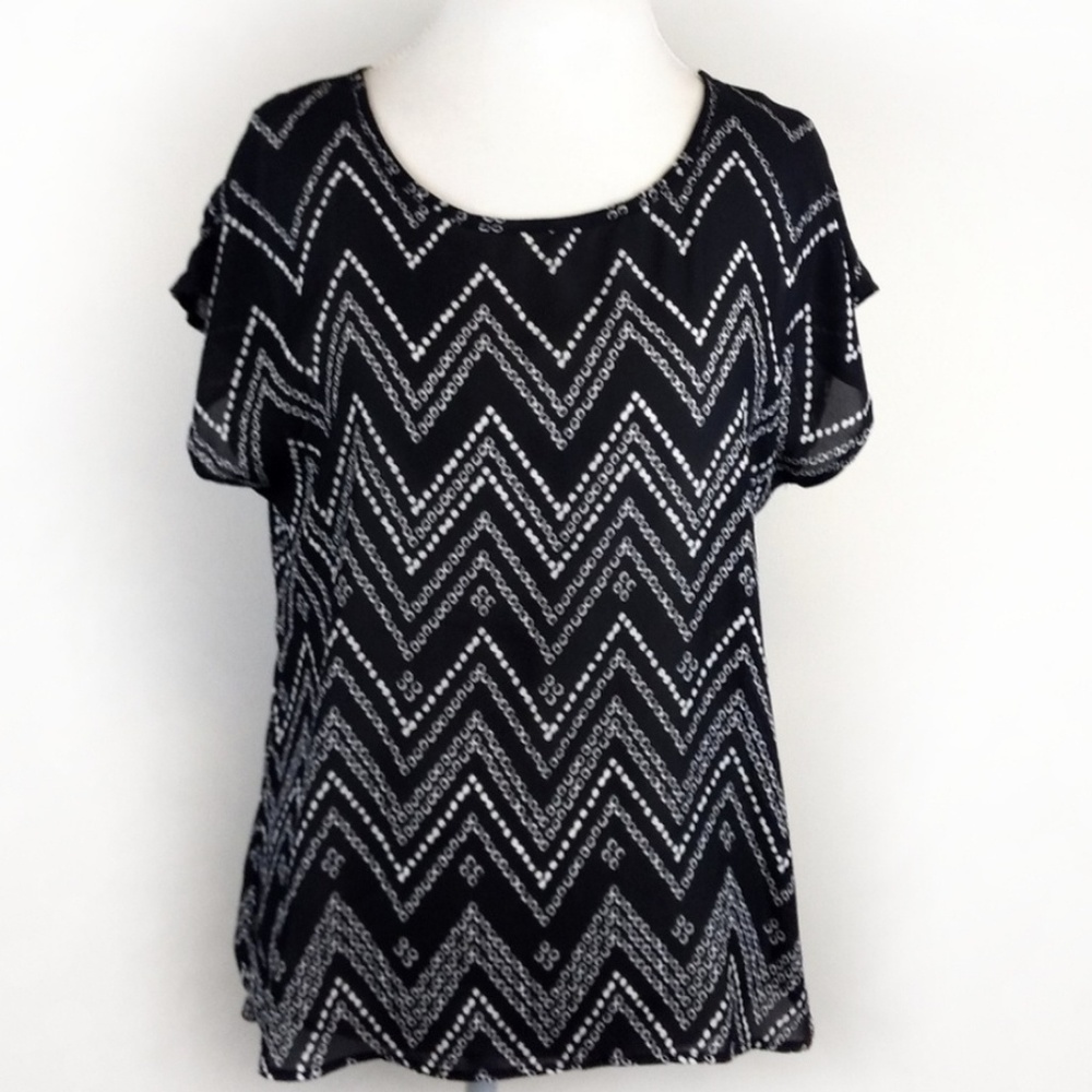 C. Wonder Sheer Short Sleeve Top Size Medium